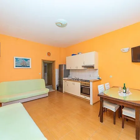 Vrisika-family Makarska