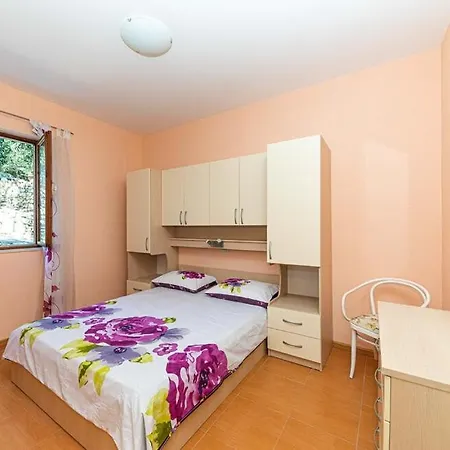 Vrisika-family * Makarska