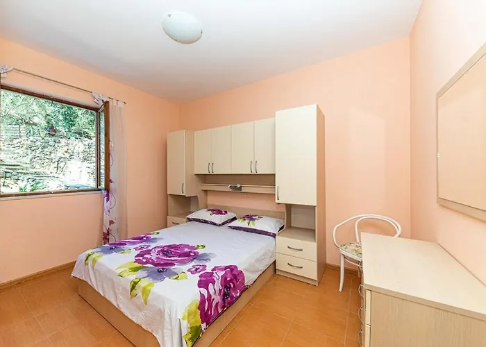 Vrisika-family * Makarska