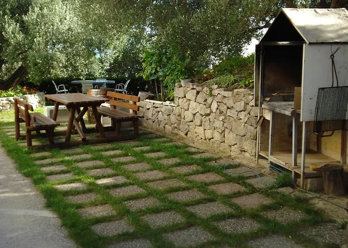 Vrisika-family Apartman *